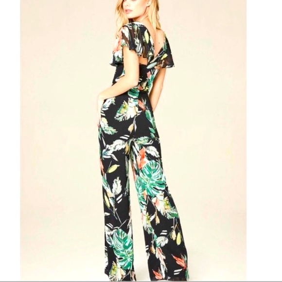 Adelyn Rae Gorgeous Floral Jumpsuit Size Medium Great Condition - Picture 1 of 16